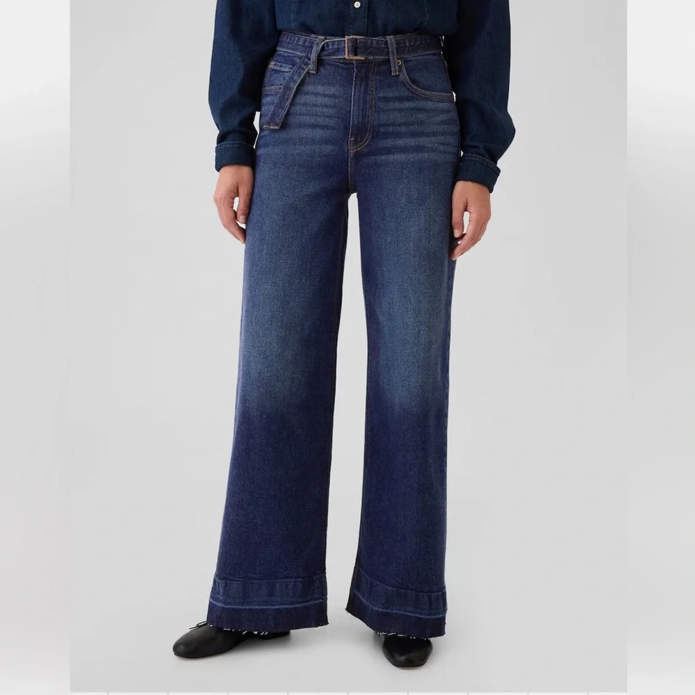 GAP High Rise Stride Belted Wide-Leg Jeans